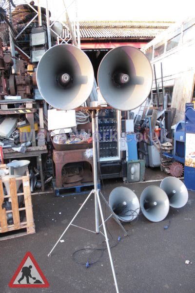 Loudspeakers with tripods - Loudspeakers – With Tripod Mounts (2)