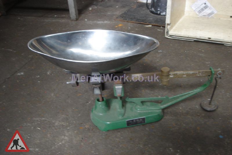 Weighing scales - Old market scales