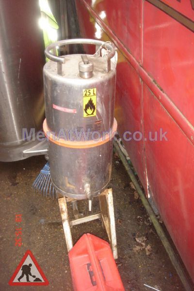 Flammable liquid tank and tap - flamable liquid tank and tap